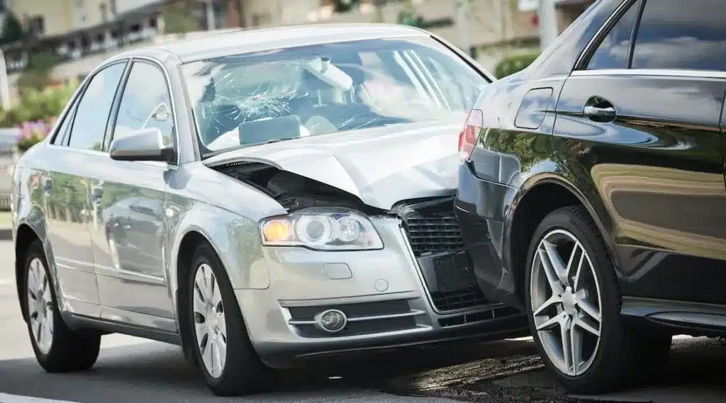 Mengapa Mengupah Peguam Kemalangan Kereta Adalah Penting
